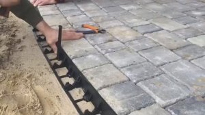 Использование пластикового бордюра 58 мм для плитки и дорожек