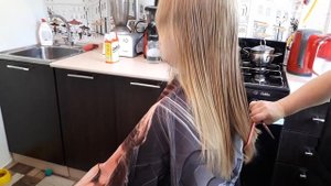 Ремонт в хрущевке женщинами. Балкон. Стригу дочь.