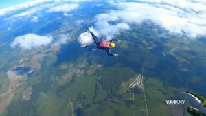 Ведь я парашютист, я не боюсь, я никогда не разобьюсь...