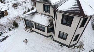 Отделка фасада блочного дома сайдингом Docke Bergart и фасадными панелями Docke Burg.