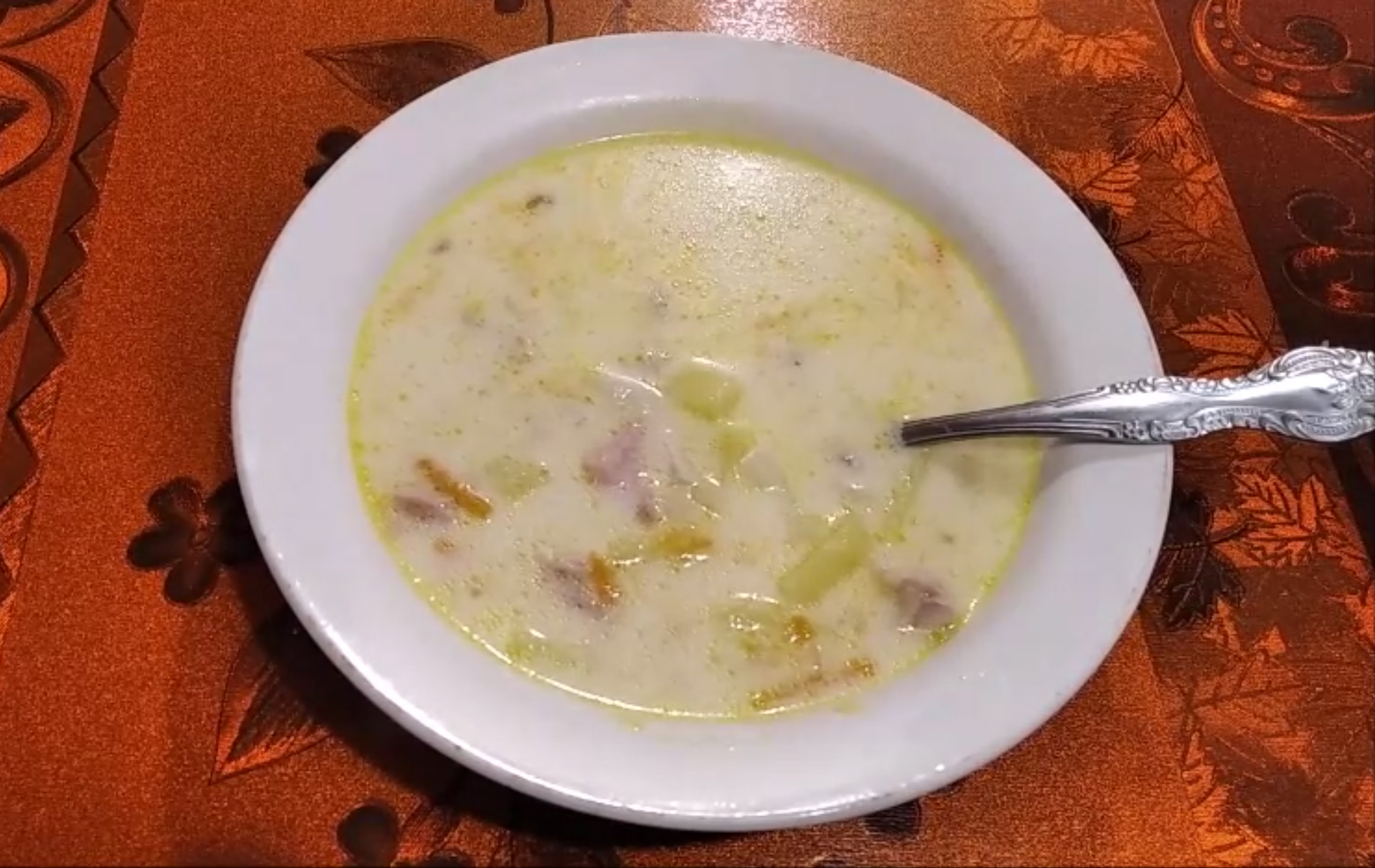 Вкусный суп с копчёной курицей