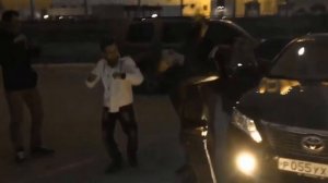 Где бы я ни был ты знаешь все танцуют локтями)))))made in ХМАО, танец локтями.