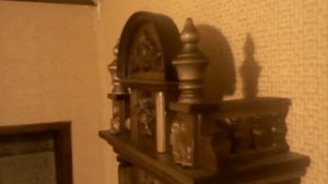 Настенные часы с маятником