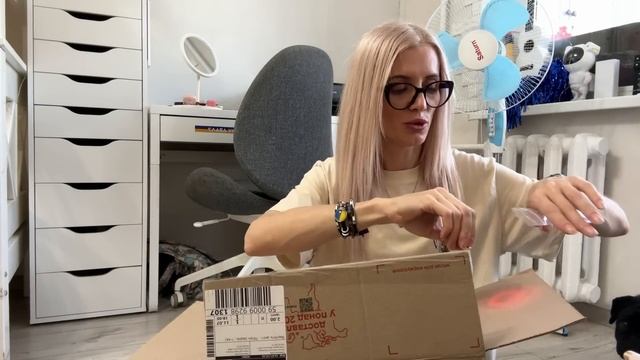 Посылка от подписчицы. Испортила обувь. Издевательство над Каролиной. смотреть онлайн