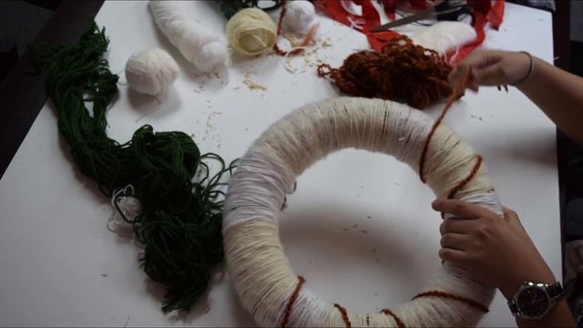 DIY with Goodwill: Yarn Wreath смотреть онлайн