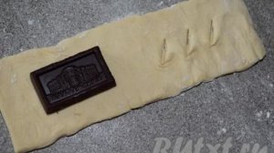 Слойки с шоколадом из слоёного дрожжевого теста