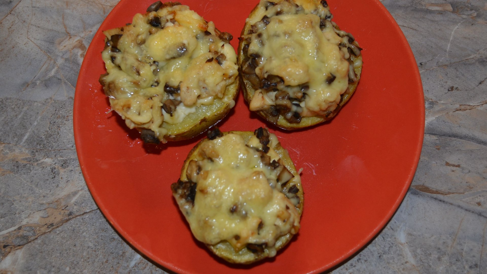 Картофель с курицей и грибами в духовке смотреть онлайн