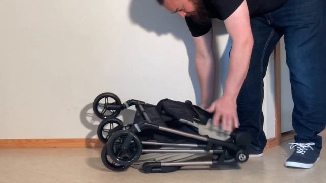 Cybex Melio: Folding  Packing as Small as Possible