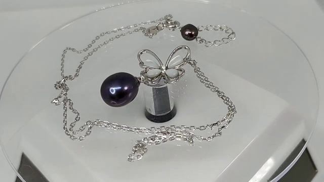 Серебряное колье с натуральным перламутром, культивированным черным жемчугом 12х9 мм и фианитами