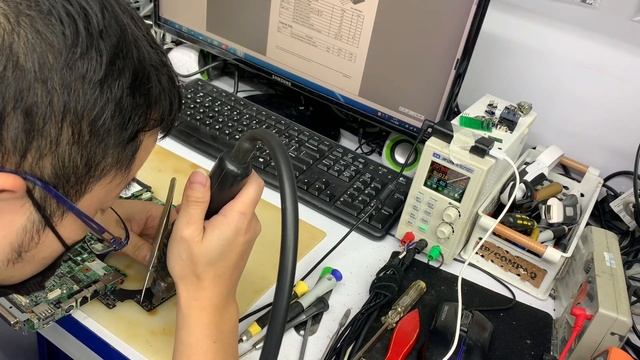 APPLE A1990 Macbook pro 15 2019 смотреть онлайн