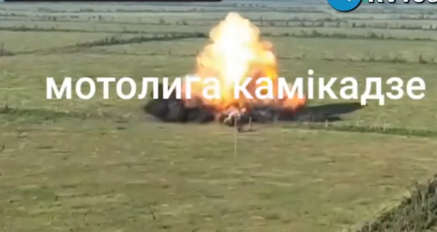 ?Русские напичкали МТЛБ тонной взрывчатки и запустили это камикадзе  в шайку хохлопитеков ?