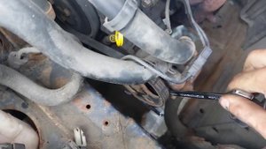 Замена топливного фильтра, ремней и прокладки клапанной крышки на mazda 323