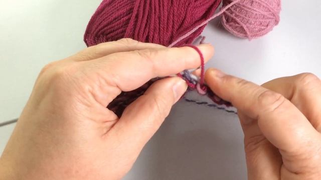 Трехцветная мозаика, узор для тёплых изделий / Вязание спицами. смотреть онлайн