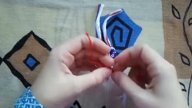Урок по плетению фенечек №1 Как закрепить нитки)