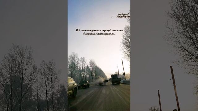 Совершаем поворот налево на регулируемом перекрёстке