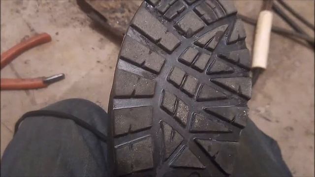 Шиповка ботинок, как сделать шипы для обуви (Ледоступы) смотреть онлайн