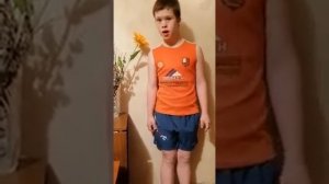 ребенок с синдромом Дауна поет