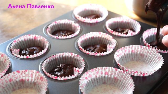?? Как приготовить ШОКОЛАДНЫЕ МАФФИНЫ с ломтиками шоколада. Подробный рецепт приготовления кексов. смотреть онлайн