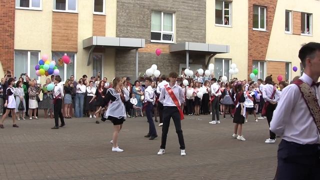 Школьный вальс - последний звонок 2023 МАОУ СОШ №57 г. Калининград смотреть онлайн