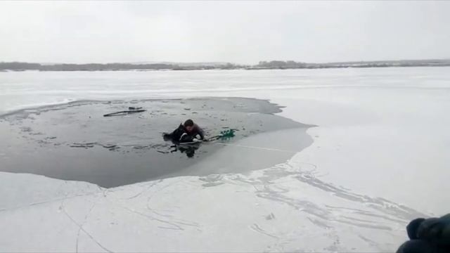 Трое ангарчан спали тонувшего в Ангаре мужчинуzY77ObmW1d смотреть онлайн