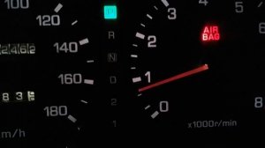 падение оборотов при нажатии на педаль тормоза