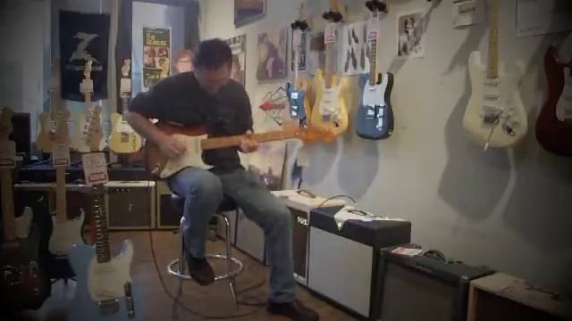 Tim Lerch demos a 1972 Fender Stratocaster at Emerald City Guitars смотреть онлайн