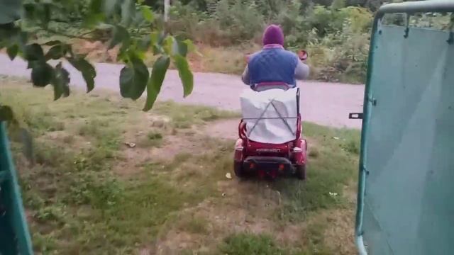 Электроскутер Elwinn ETB-126. Бабушка едет на базар... смотреть онлайн