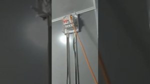 Теплая туалетная кабина с ровным полом. На выгребную яму. Габариты 1080x1080x2300 мм. Вес ~ 150 кг.