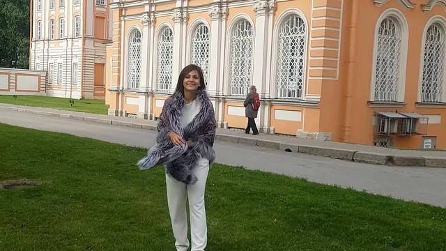 Павловопосадская шаль «Майя» лиловая смотреть онлайн