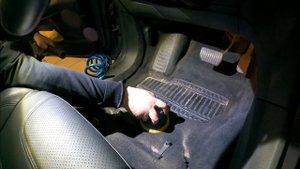 Чистка ковролина в автомобиле