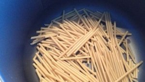 Макароны с котлетами в мультиварке