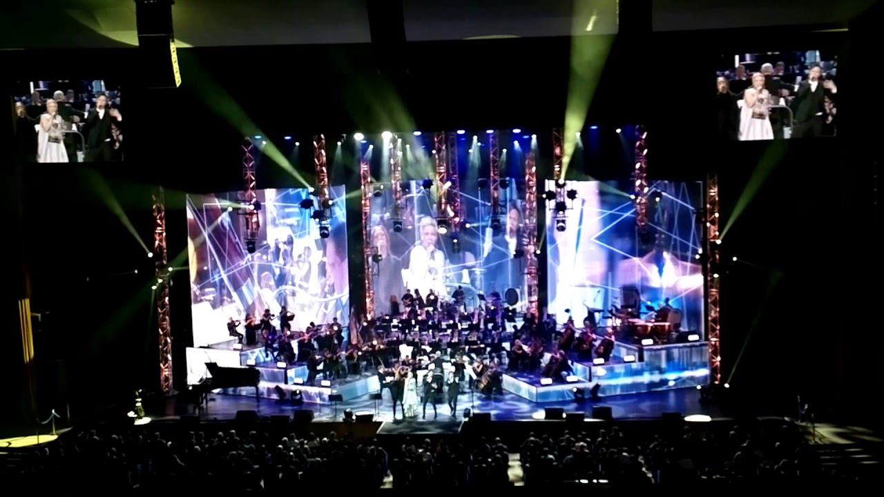 «Птица на подоконнике» - БИ-2 с оркестром, Тина Кузнецова и Ренарс Кауперс (23.03.2017 г.) Москва смотреть онлайн