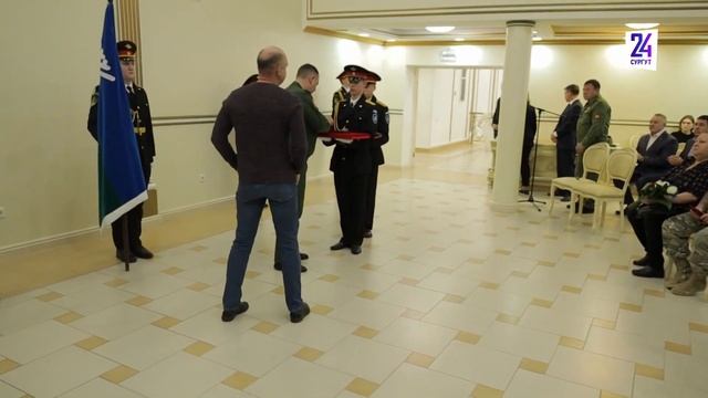 Сургутяне получили медали "За храбрость" смотреть онлайн