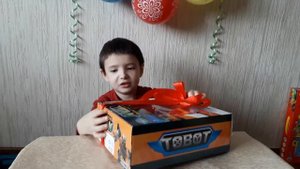 Открываем Новогодние подарки!!! Трансформер, тобот Титан и куча сладостей!