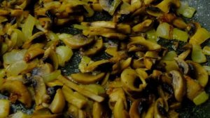 Праздничный салат с куриной грудкой и морковкой по-корейски