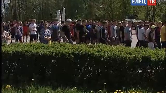 Дистанция памяти: молодёжь Ельца вышла на традиционный забег ко Дню Победы смотреть онлайн