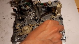 Разборка + сборка лентопротяжного К-механизма Видеомагнитофона.