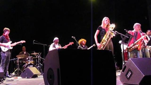 Michael Veal & Aqua Ife (big band): "Super Nova" (live in Paris) смотреть онлайн