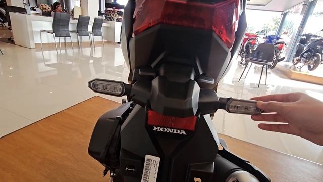 New Click160 ABS โฉม 2024 สีใหม่ ดำ-ทอง และ เทาแลมโบ รถจริง พิกัดสกลนคร смотреть онлайн