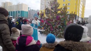 Мы повесим шарики, а потом фонарики ???