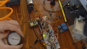 Демонстрация работы модуля АЦП контроллера PIC12F675