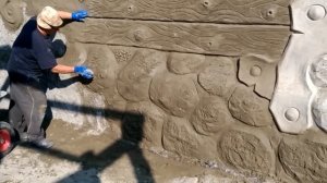 оформление ЦОКОЛЯ дома   ДЕКАРАТИВНЫЙ  КАМЕНЬ  из  арт бетона   и  оформление  фасада  под ДЕРЕВО