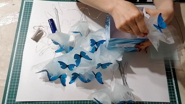 Букет из светящихся бабочек в коробочке смотреть онлайн