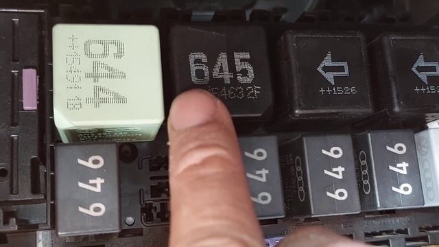 UBICACION DE FUSIBLES VW GOL #RELEVADORESDEAUTOS#VWCROSFOX#POLO#SAVEIRO смотреть онлайн