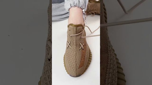 Модная шнуровка кроссовок без бантика