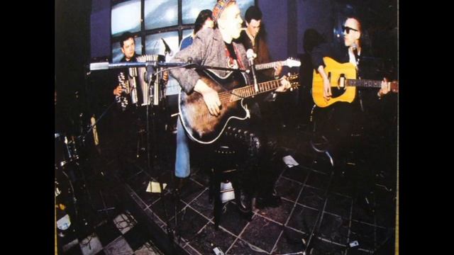 БОЦМАН И БРОДЯГА "Я милого узнаю по походке" смотреть онлайн