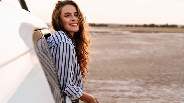 Ждала под проливным дождем когда ее встретят а женщина в это время была занята а позже