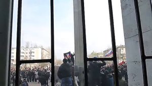 Как срывали государственный флаг в Донецкой ОГА 1 марта 2014г.