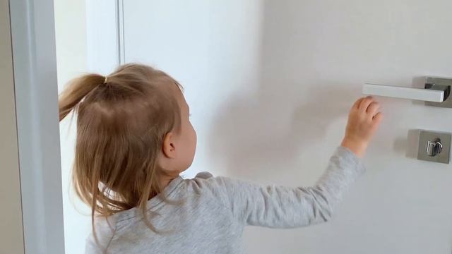 Марина (не) моет руки перед едой видео для детей