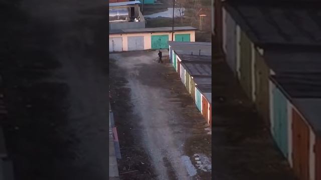 Мужик 99 раз проверил замок на гараже смотреть онлайн